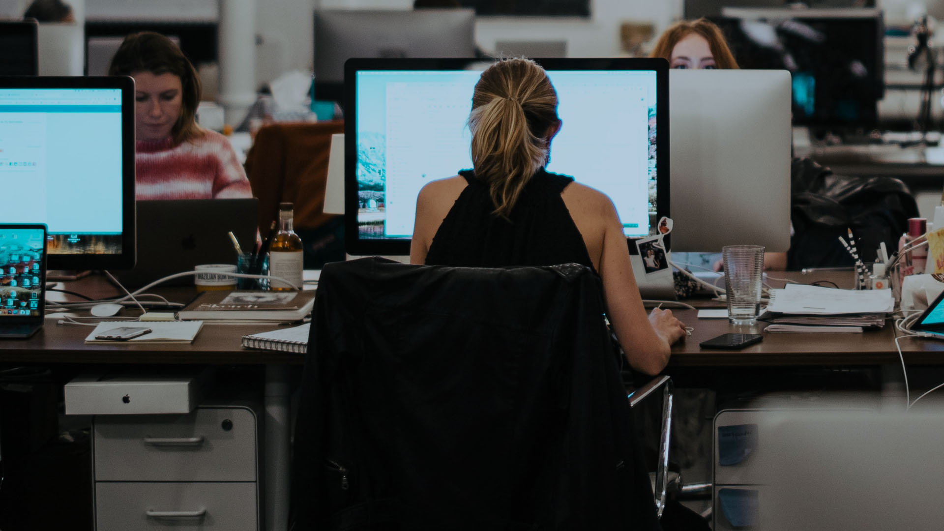 ICE InsureTech employee efficiently using the company's advanced insurance software at their office desk